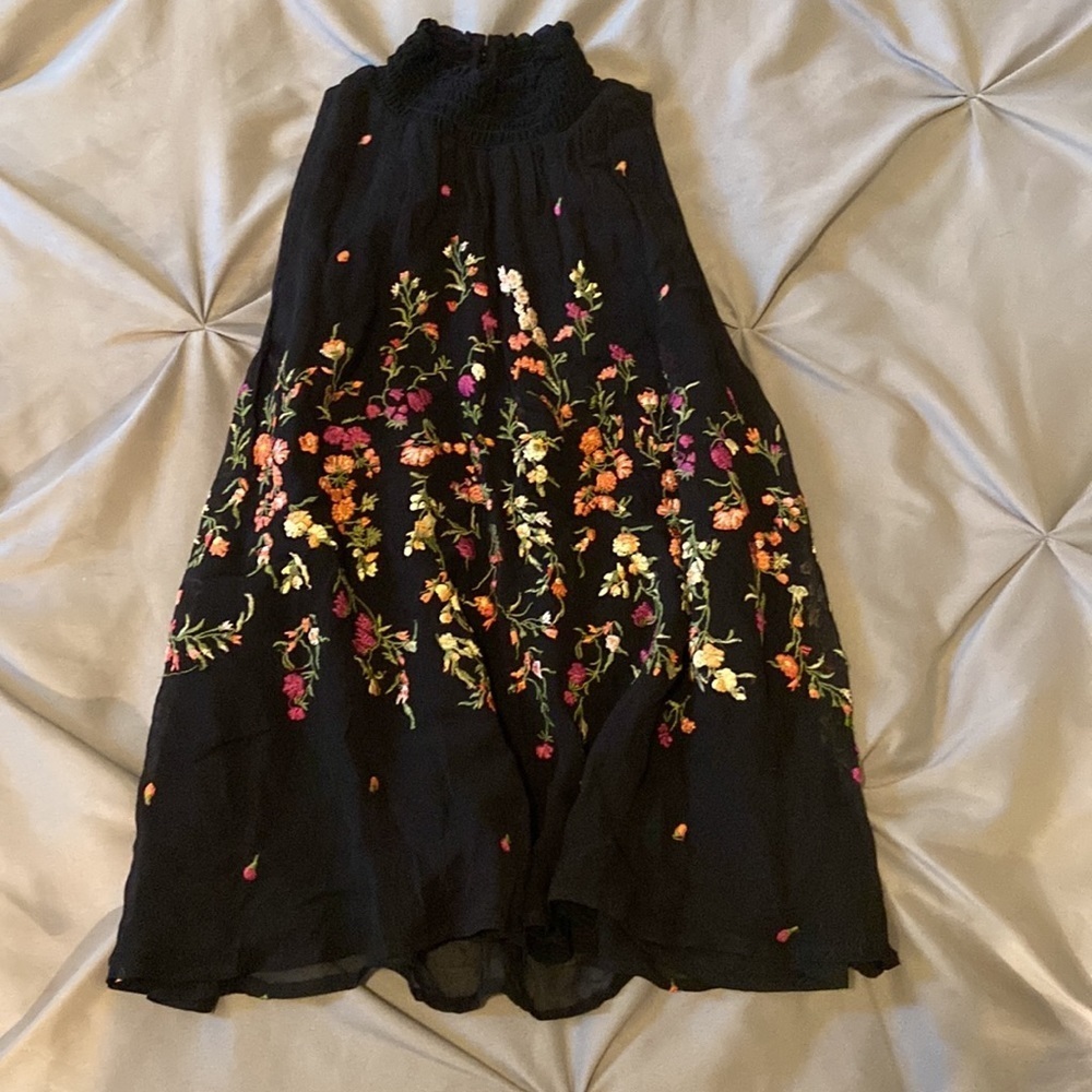 NWOT flowy embroidered anthropologie sleeveless top